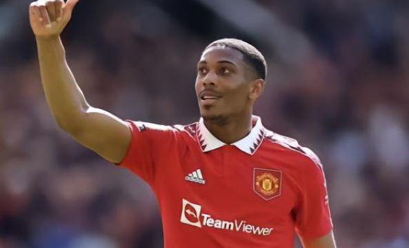 在场上用脚 在场上用脚